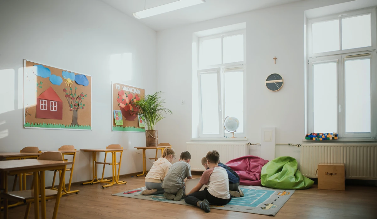 Pwd W Wojniczu Zabawa Dzieci W Klasie