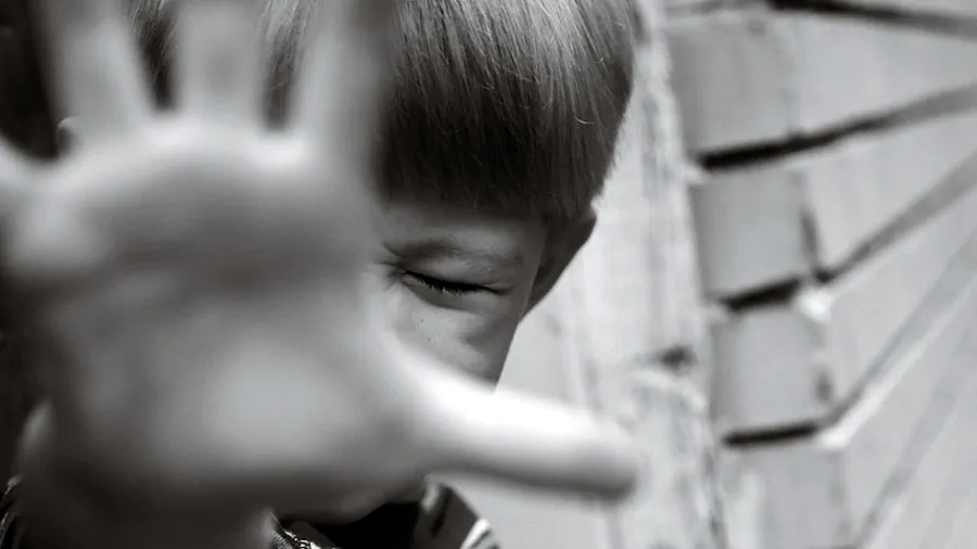 Chłopiec Pokazujący Gest Stop Ustawa Kamilka